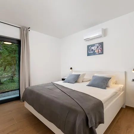 Villa Photinia