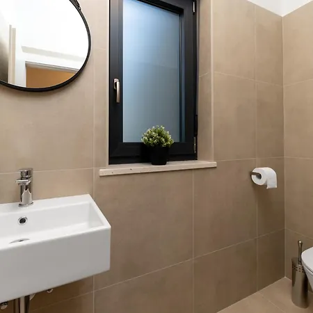 Photinia Villa Labin (Istria)