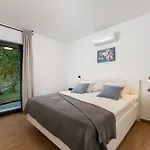 Villa Photinia