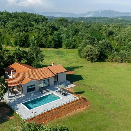 Villa Photinia *